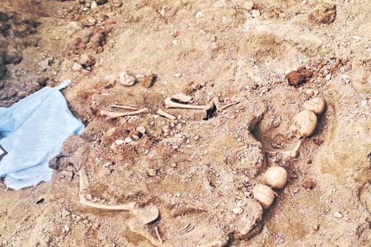 Μαζικός τάφος, στο Επταπύργιο, όπου βρέθηκαν 47 σκελετοί εκτελεσμένων κομμουνιστών